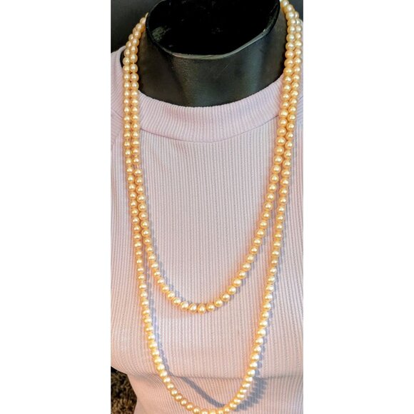Vintage Single-Strand Faux Pearl Necklace 29-Inch Length Classic & Timeless Cost - Picture 1 of 2